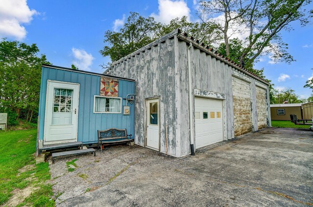 13742 State Rte 41, Jeffersonville, OH 43128 - view of outbuilding with asphalt driveway