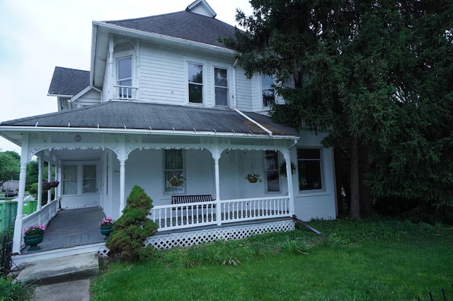 7 W Columbust St, Lithopolis, OH 43136 - view of front of home featuring covered porch, roof with shingles, and a front lawn