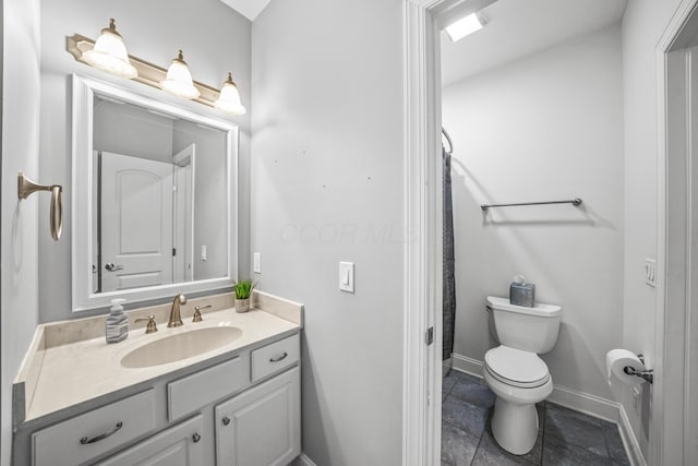 21252 Breckenridge Ln, Strongsville, OH 44149 - full bath featuring toilet, vanity, tile patterned flooring, a shower with shower curtain, and baseboards
