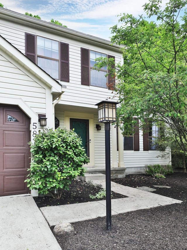 587 Center Woods Dr, Columbus, OH 43214 - view of front facade