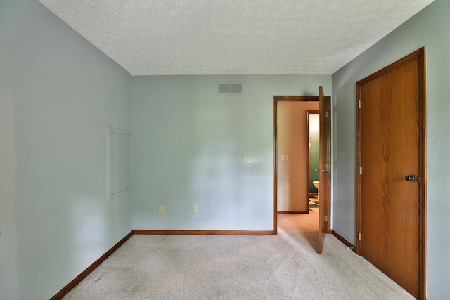 587 Center Woods Dr, Columbus, OH 43214 - carpeted spare room featuring a textured ceiling and baseboards