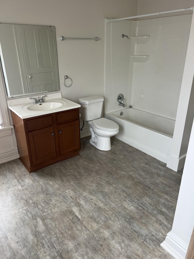 65 E N St, Newark, OH 43055 - full bath featuring toilet, vanity, shower / tub combination, and wood finished floors