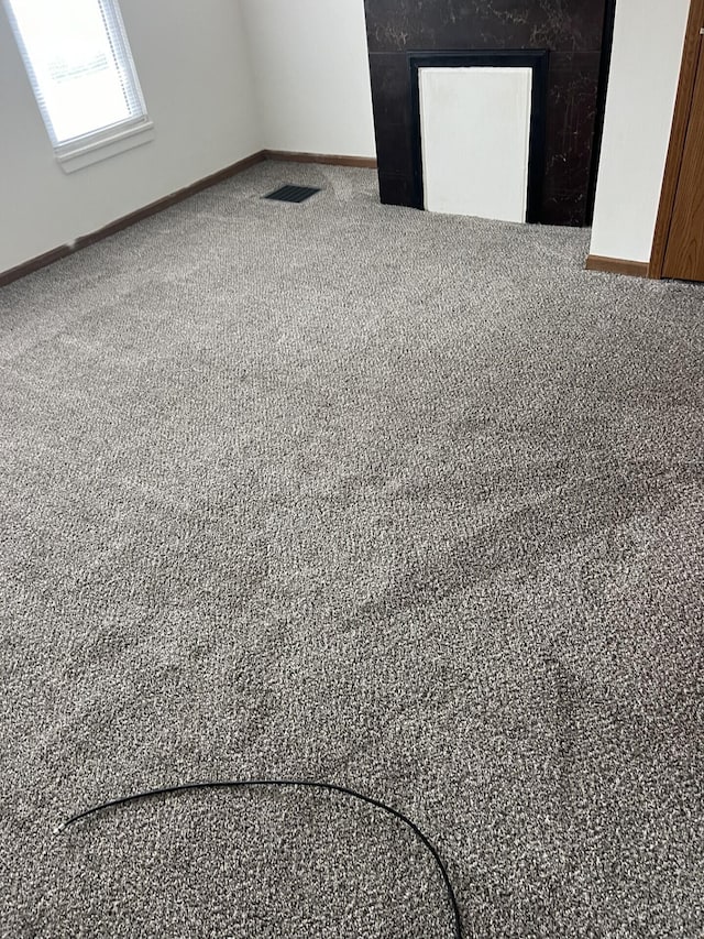 65 E N St, Newark, OH 43055 - carpeted empty room with baseboards
