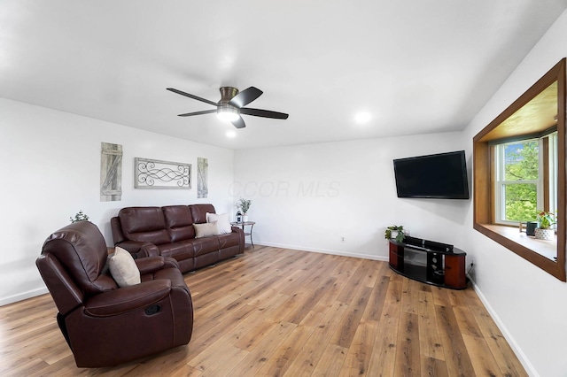 3865 Anderson Rd, Circleville, OH 43113 - living area featuring light wood-style flooring, baseboards, and ceiling fan