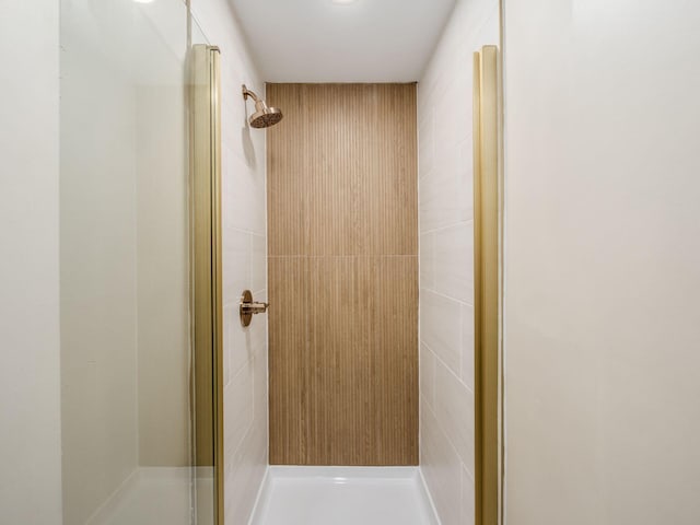 697 Stanley Ave, Columbus, OH 43206 - full bathroom featuring a stall shower