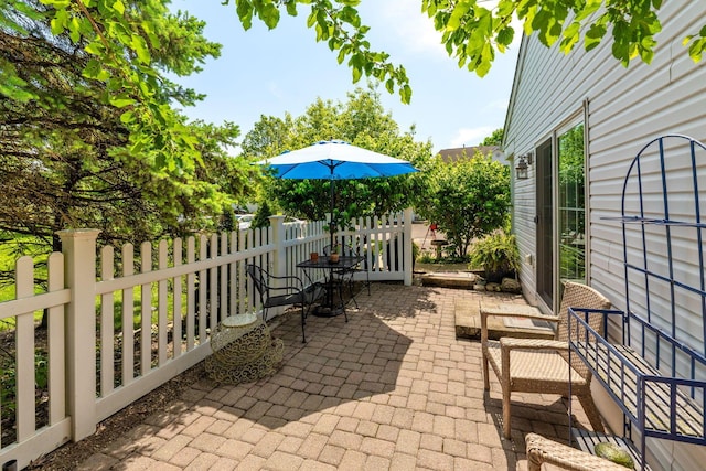 4642 Hobson Dr Unit 13E, Columbus, OH 43228 - view of patio with fence