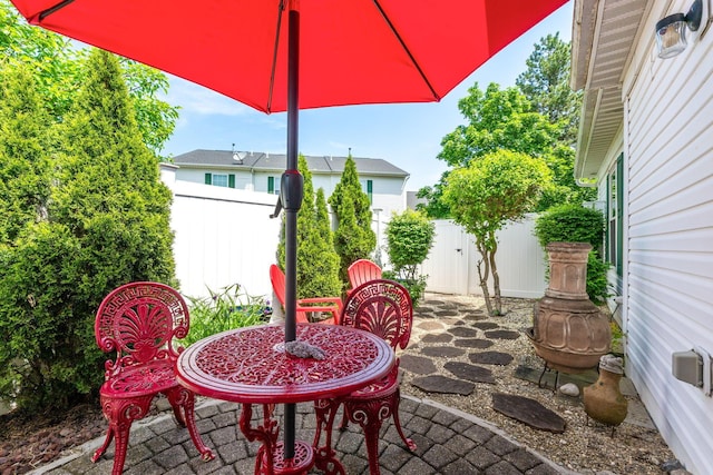 4642 Hobson Dr Unit 13E, Columbus, OH 43228 - view of patio with fence