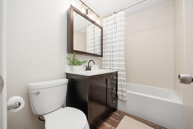 1366 Dyer Rd, Grove City, OH 43123 - full bath featuring wood finished floors, toilet, vanity, and shower / tub combo