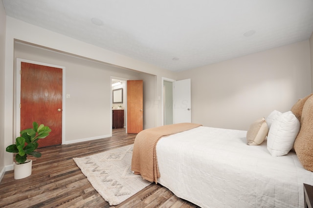 1366 Dyer Rd, Grove City, OH 43123 - bedroom featuring wood finished floors, baseboards, and ensuite bath
