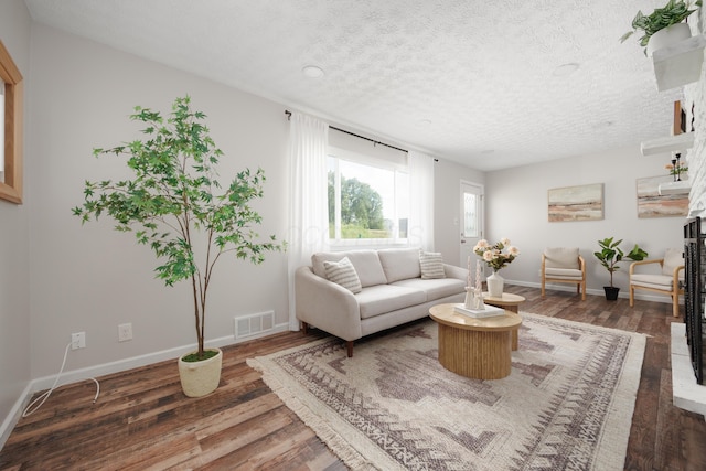 1366 Dyer Rd, Grove City, OH 43123 - living area featuring wood finished floors, baseboards, and a textured ceiling
