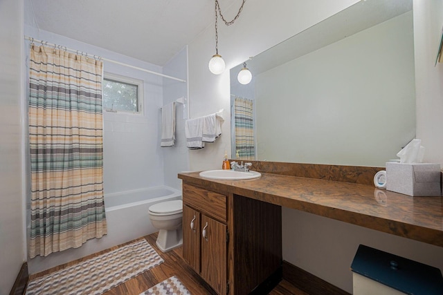 5965 Lucky Charm Dr, Galloway, OH 43119 - bathroom featuring wood finished floors, toilet, vanity, and shower / bathtub combination with curtain
