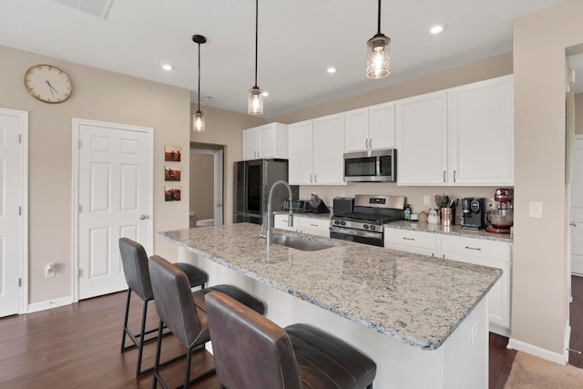 7540 Twisted Bark Dr, Canal Winchester, OH 43110 - kitchen featuring appliances with stainless steel finishes, an island with sink, white cabinets, dark wood-style floors, and recessed lighting