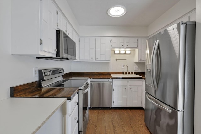 625 Country Club Dr Unit E4, Newark, OH 43055 - kitchen featuring appliances with stainless steel finishes, a sink, dark wood finished floors, and white cabinetry