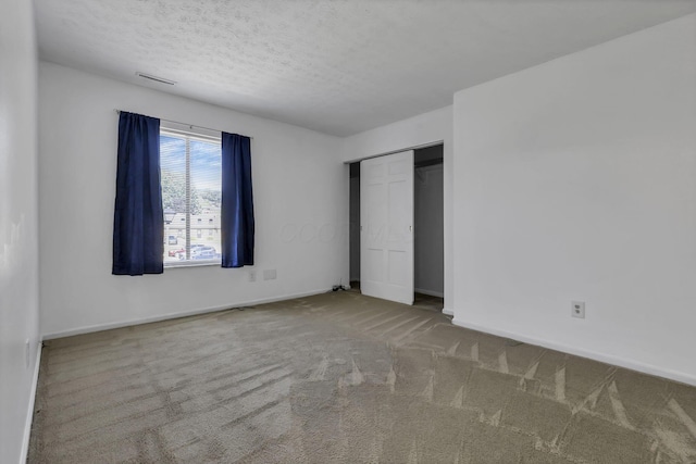 625 Country Club Dr Unit E4, Newark, OH 43055 - unfurnished bedroom featuring carpet, baseboards, and a textured ceiling
