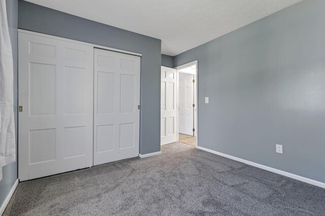 625 Country Club Dr Unit E4, Newark, OH 43055 - unfurnished bedroom with carpet, baseboards, and a closet