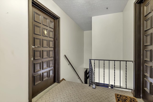 625 Country Club Dr Unit E4, Newark, OH 43055 - entryway featuring carpet flooring and a textured ceiling