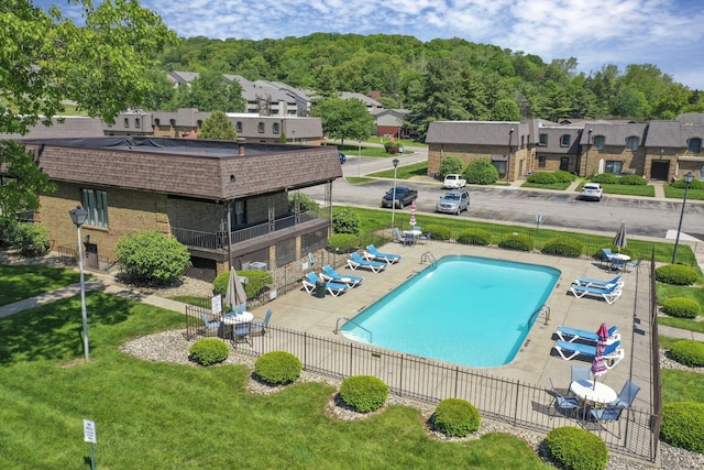 625 Country Club Dr Unit E4, Newark, OH 43055 - community pool with fence