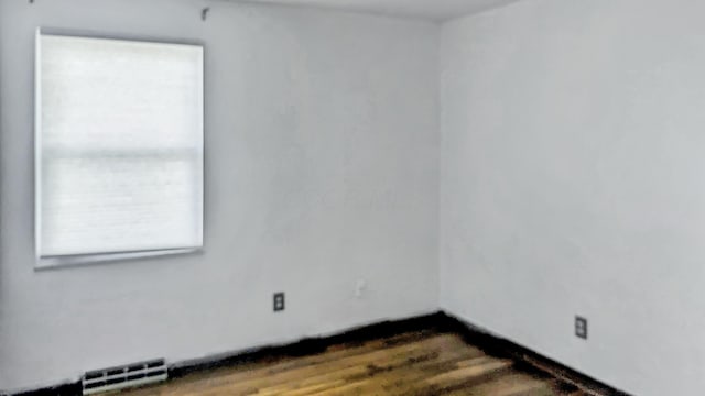 1236 Lindenwood Rd N, Columbus, OH 43229 - unfurnished room with dark wood finished floors