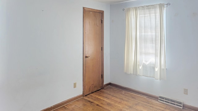 1236 Lindenwood Rd N, Columbus, OH 43229 - unfurnished room featuring light wood finished floors and baseboards