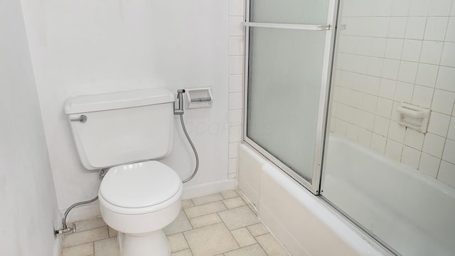1236 Lindenwood Rd N, Columbus, OH 43229 - full bathroom featuring baseboards, toilet, and enclosed tub / shower combo