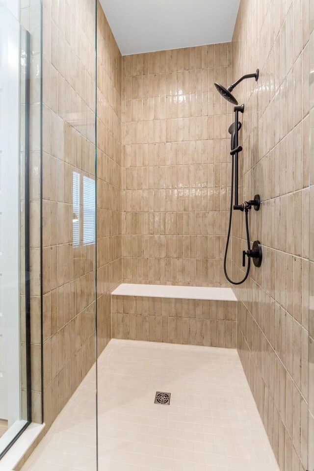 5599 Piatt Rd, Lewis Center, OH 43035 - full bath featuring tiled shower