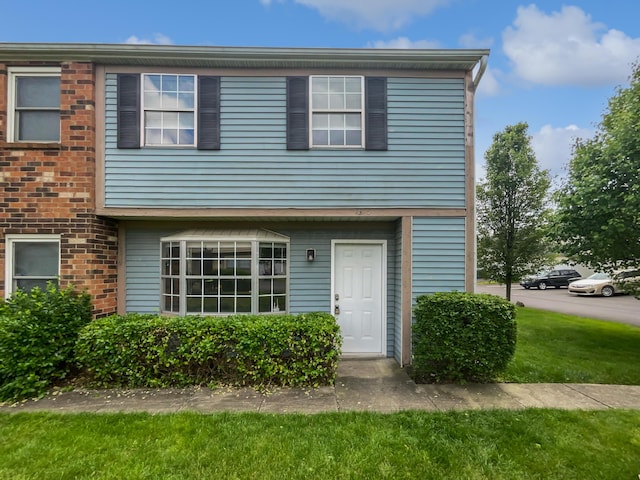 1813 Worthington Run Dr Unit A, Columbus, OH 43235 - townhome / multi-family property with a front lawn