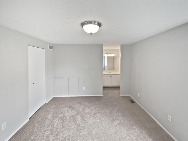 1813 Worthington Run Dr Unit A, Columbus, OH 43235 - spare room featuring carpet, baseboards, and a textured ceiling