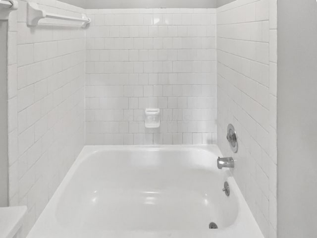 1813 Worthington Run Dr Unit A, Columbus, OH 43235 - bathroom with bathtub / shower combination