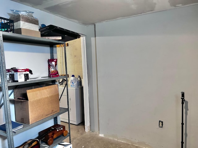 storage featuring washer / clothes dryer