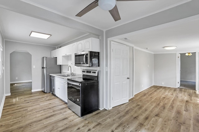 392 S Hampton Rd, Columbus, OH 43213 - kitchen featuring stainless steel appliances, a sink, ceiling fan, white cabinetry, and light wood finished floors