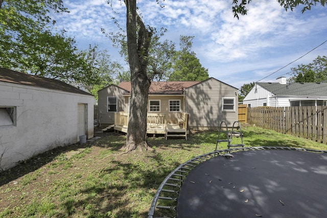 392 S Hampton Rd, Columbus, OH 43213 - back of property with a deck