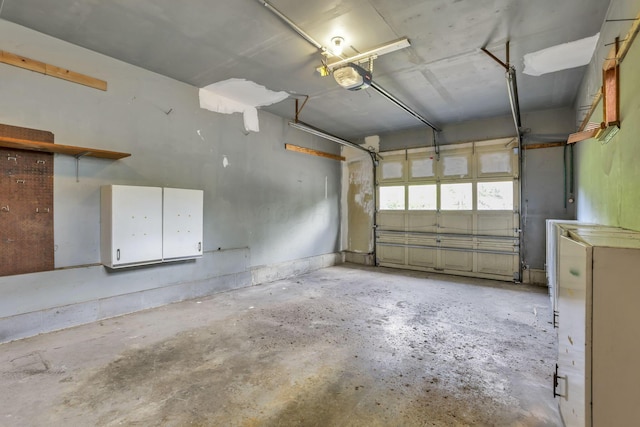 4648 E Johnstown Rd, Columbus, OH 43230 - garage featuring a garage door opener