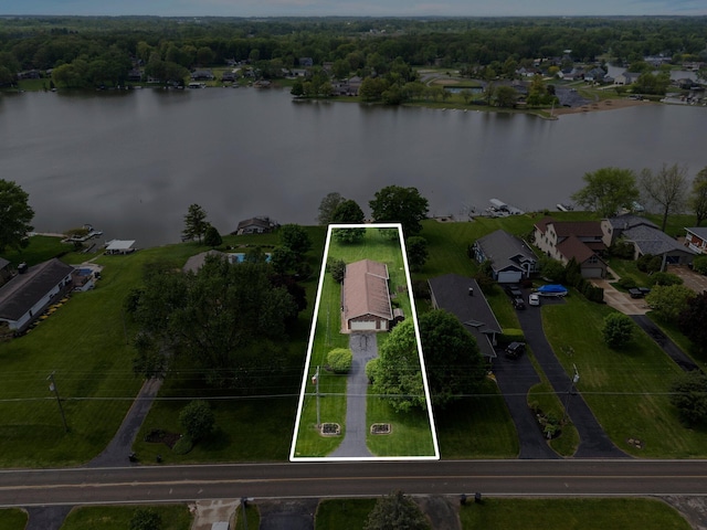 1244 E Choctaw Dr, London, OH 43140 - aerial view of property's location featuring a nearby body of water and property parcel outlined