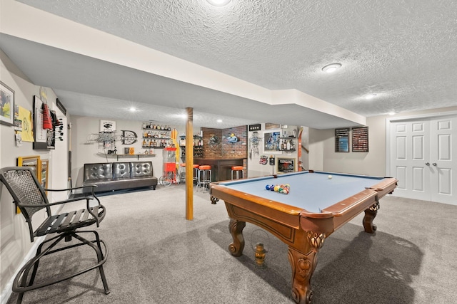 1244 E Choctaw Dr, London, OH 43140 - recreation room with carpet flooring, a bar, a textured ceiling, pool table, and recessed lighting