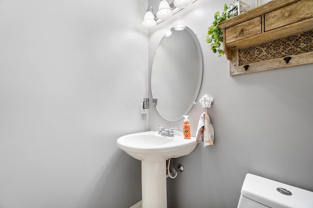 4481 Newport Loop E, Grove City, OH 43123 - half bath with toilet and baseboards