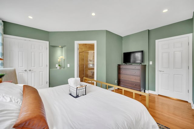 609 Mohawk St, Columbus, OH 43206 - bedroom with wood finished floors, recessed lighting, a closet, and ensuite bath