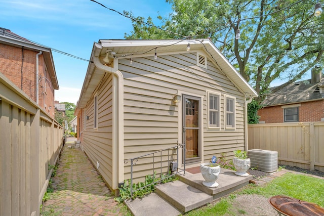 609 Mohawk St, Columbus, OH 43206 - view of outdoor structure with central air condition unit and a fenced backyard