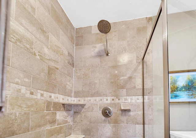 609 Mohawk St, Columbus, OH 43206 - full bathroom with a tile shower