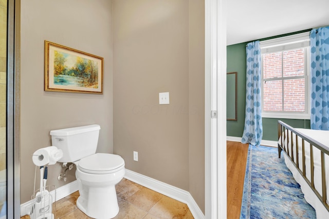 609 Mohawk St, Columbus, OH 43206 - bathroom with baseboards and toilet