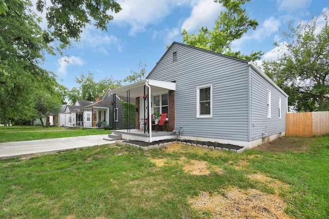 523 S Napoleon Ave, Columbus, OH 43213 - view of front of house featuring a porch