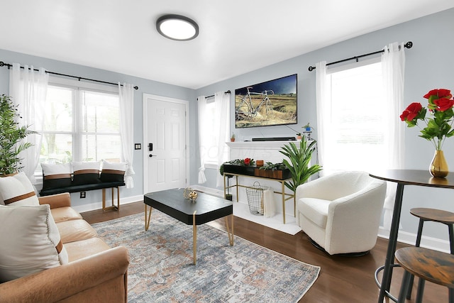 523 S Napoleon Ave, Columbus, OH 43213 - living room with wood finished floors and baseboards