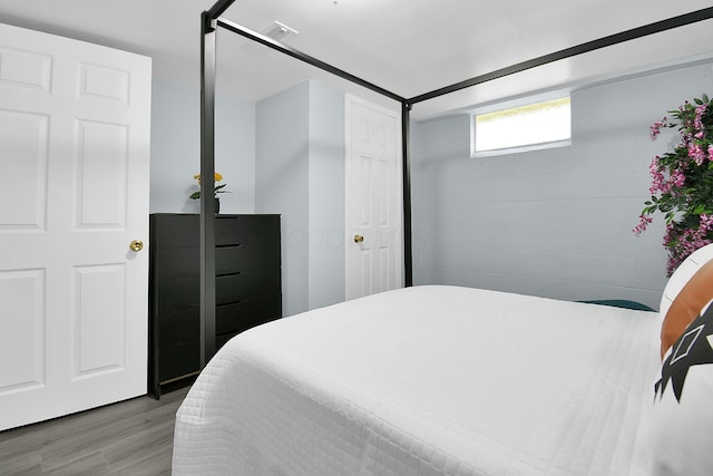 523 S Napoleon Ave, Columbus, OH 43213 - bedroom with wood finished floors
