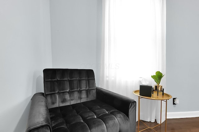 523 S Napoleon Ave, Columbus, OH 43213 - sitting room with wood finished floors and baseboards