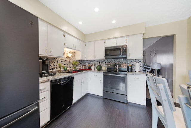 5309 Trillium Ct, Columbus, OH 43230 - kitchen with stainless steel appliances, backsplash, a sink, dark wood-type flooring, and recessed lighting