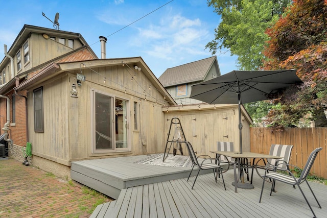 606 S 9th St, Columbus, OH 43206 - deck with fence and outdoor dining space