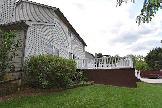255 Oakview Ct, Pickerington, OH 43147 - view of yard with a wooden deck