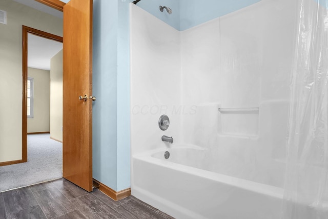255 Oakview Ct, Pickerington, OH 43147 - full bathroom with shower / tub combo with curtain and baseboards