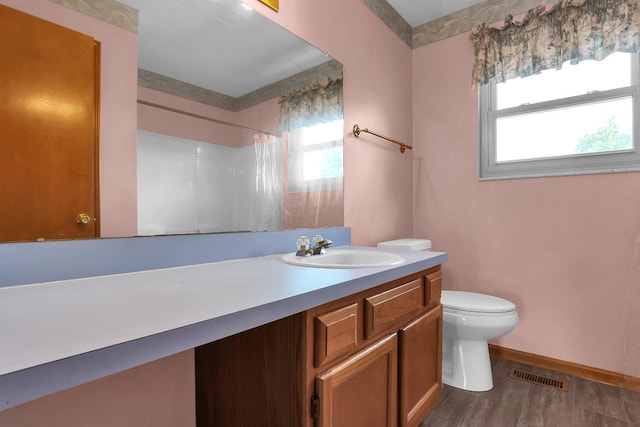 255 Oakview Ct, Pickerington, OH 43147 - full bath featuring toilet, plenty of natural light, vanity, and curtained shower