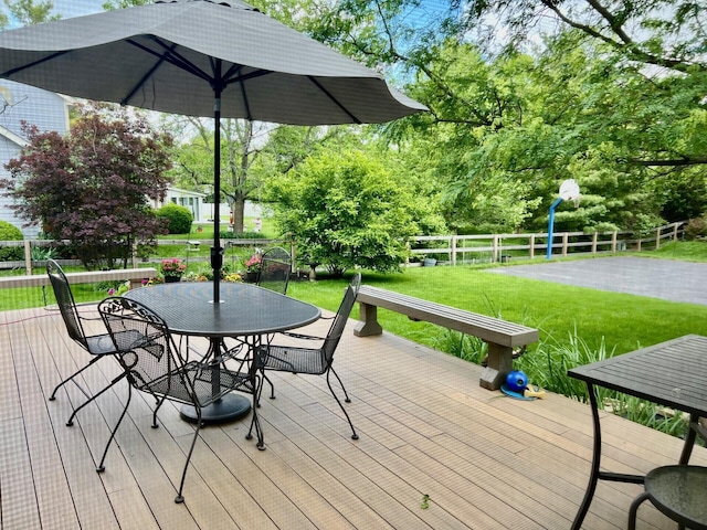 deck with outdoor dining space