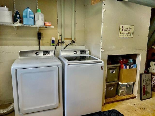 281 Bexford Rd, West Jefferson, OH 43162 - laundry area with independent washer and dryer